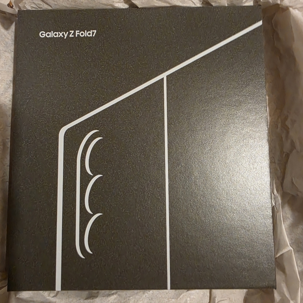 Samsung Jet Black Packaging with White Details